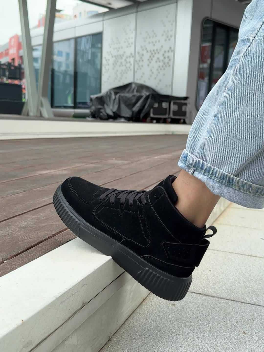 High-Top Sneaker Desert