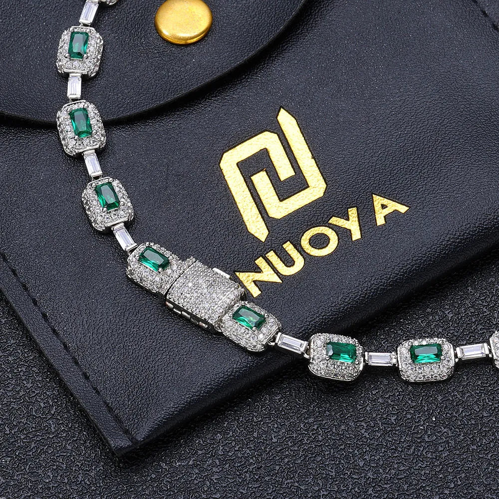 Emerald Crown Bracelet – Precision-Cut Luxury